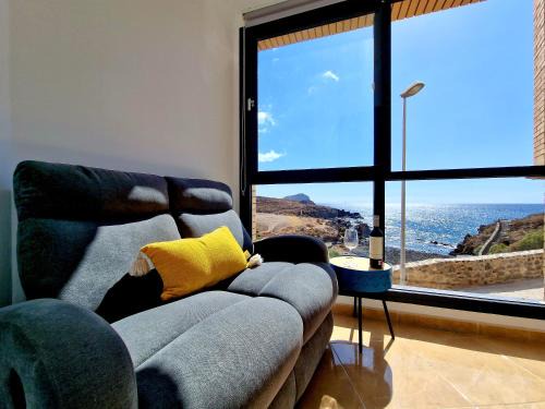 Los Abrigos Apartment | Las Rocas by the Ocean, Wifi and Sea View