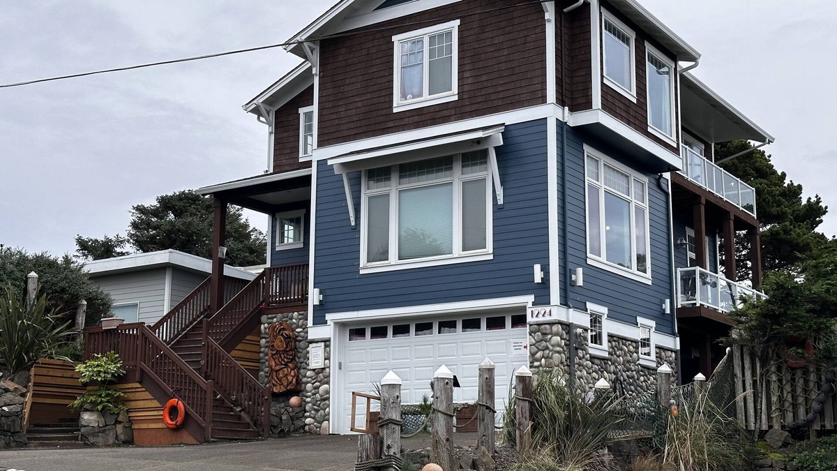 Lincoln City House | LAST MIN DEAL SEPT 30% OFF!MIN WALK TO THE SAND!OCEAN VIEW HOUSE HOT TUB