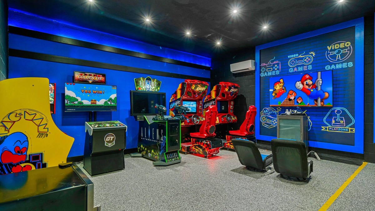 Loughman Villa | Last Minute Disney! Private Pool, Game Room & Themed Bedrooms. Book Now! #143187