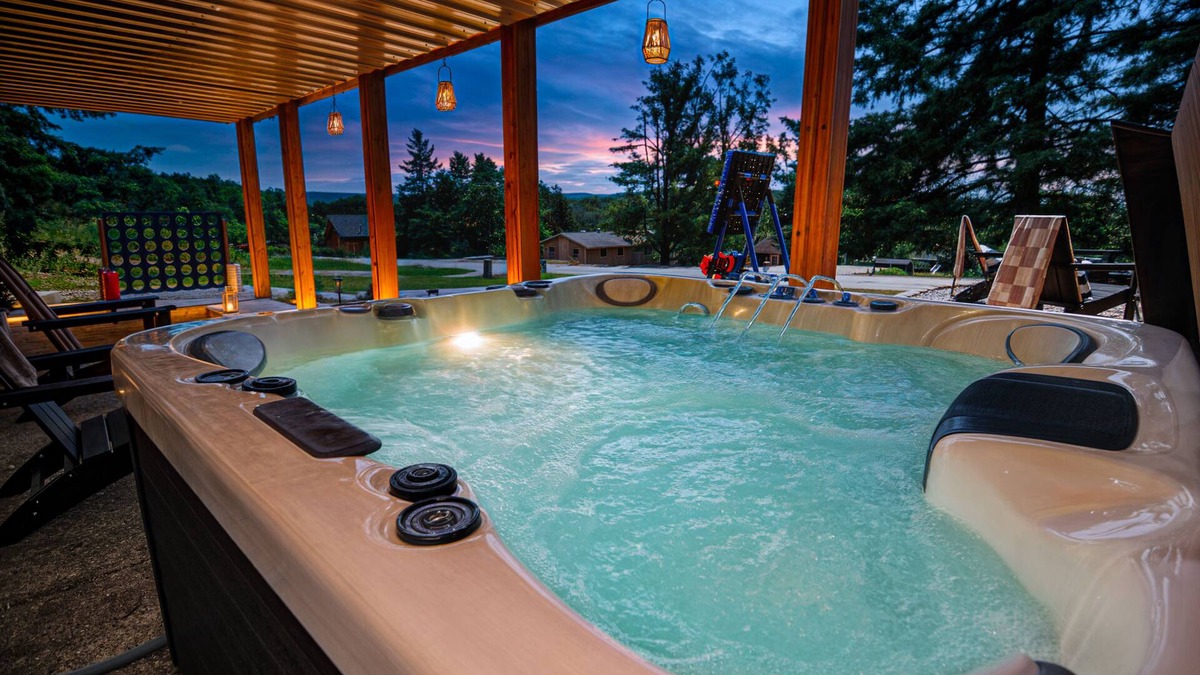 Boyne Falls Ski Chalet | Last Minute Fall Deals! Family FUN! 4 Private Bedrooms, Hot Tub, Game room