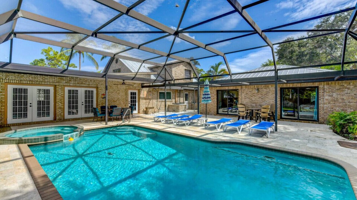 Bradenton House | Last-Minute July Deal – Don’t Miss Out!