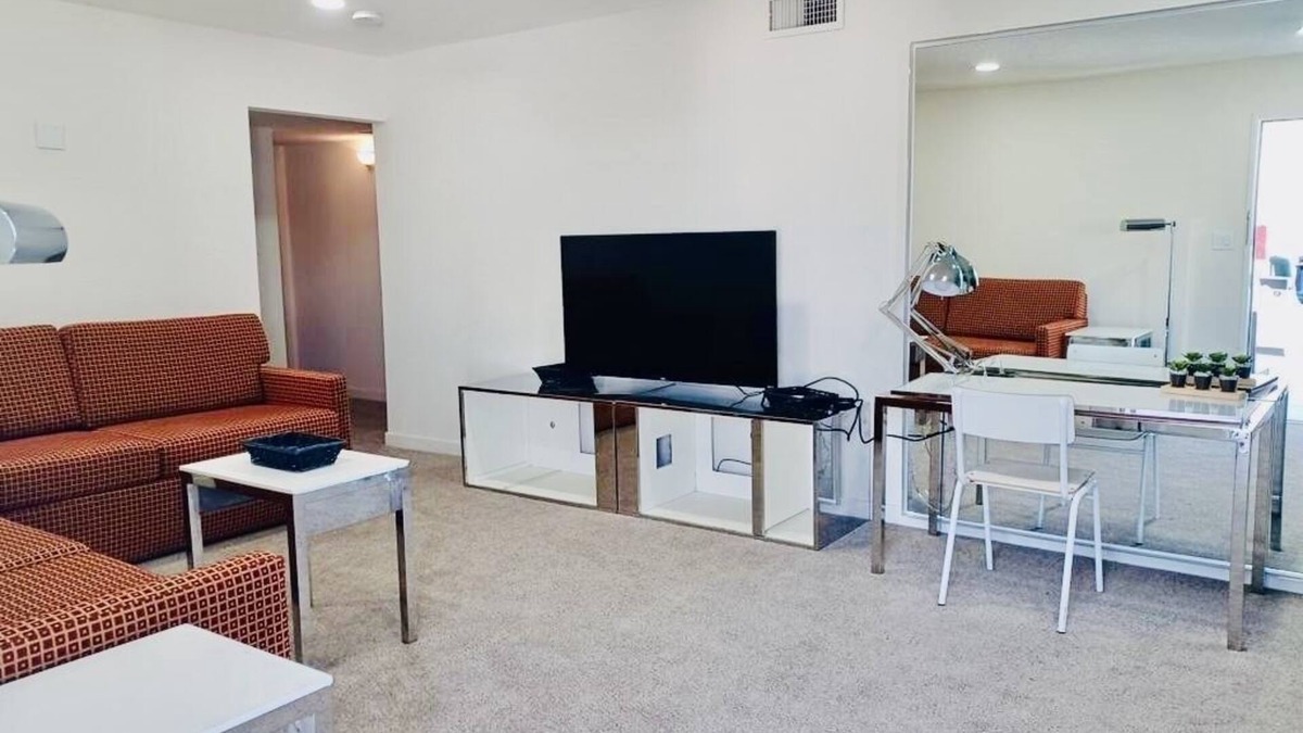 Beverly Green Apartment | LasVegas,3BR,Book,Strip,Convention,SemaShow,CES26,LVCCwalkto,Sale,wifi,pool