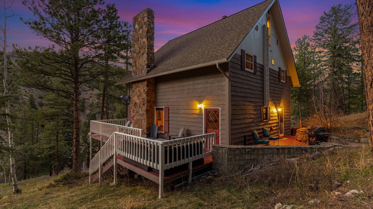 Idaho Springs House | Late summer special! Book a stay during August and September and receive a 15% discount
