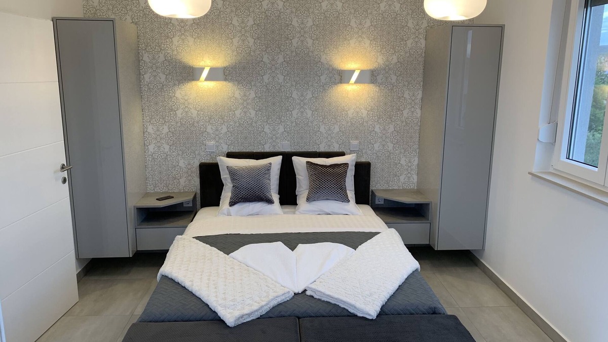 Turanj Apartment | Laudato ⭐️⭐️⭐️⭐️ XXL Deluxe Apartment with free Jacuzzi, Bikes & Covered Parking