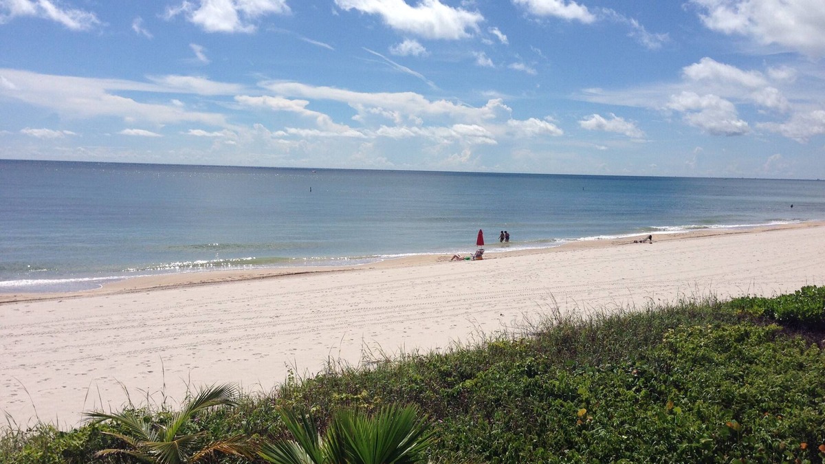 Lauderdale-by-the-Sea Apartment | Lauderdale By The Sea Beachfront Studio With Ocean View