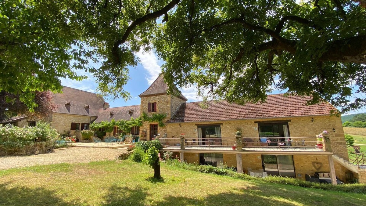 Berbiguieres House | Laugerie Basse Gites, 4 Gites in a Barn Conversion with beautiful heated pool