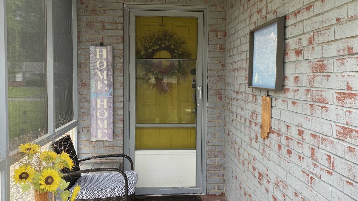 Wayne Apartment | Laura’s Sweet Suite Private, Cozy 2-Bd Rm Guest Suite. HOT TUB