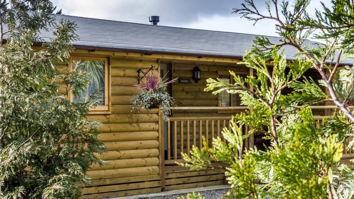 St. Florence Villa | Laurel Lodge - 2 Bedroom Log Cabin - St Florence