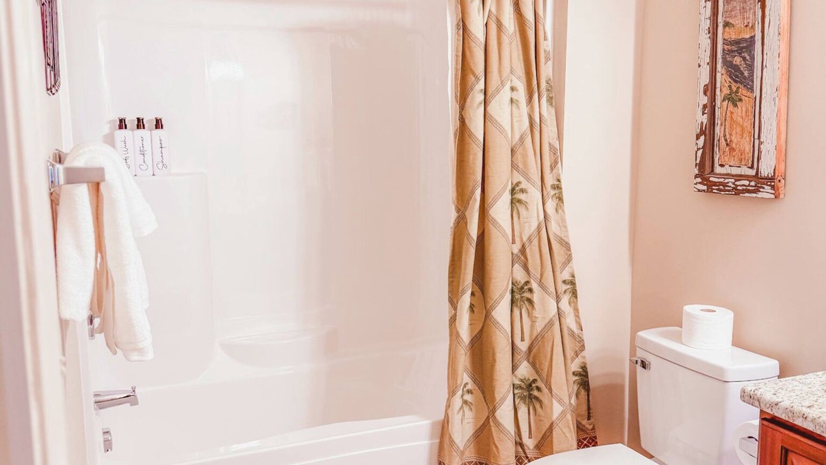 Woodlawn House | Laurel Mountain Getaway - On Crooked Creek Trout Stream - Sleeps 22 - Hot Tub