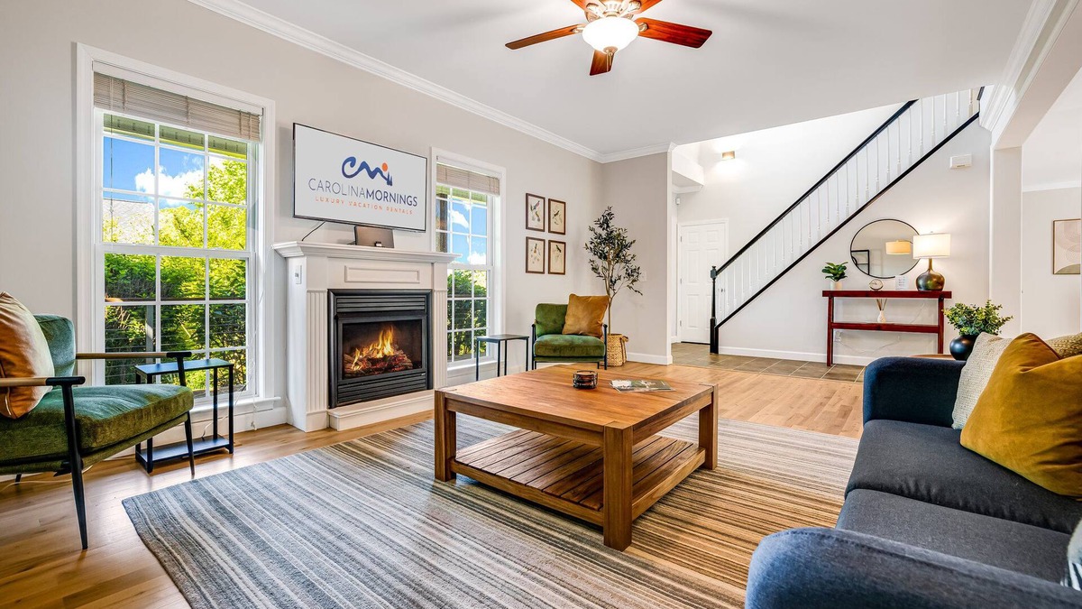 Candler House | Lauren Peak | Hot Tub, Views, Fire Pit + Game Room 🐾 + Biltmore Pass, nr AVL