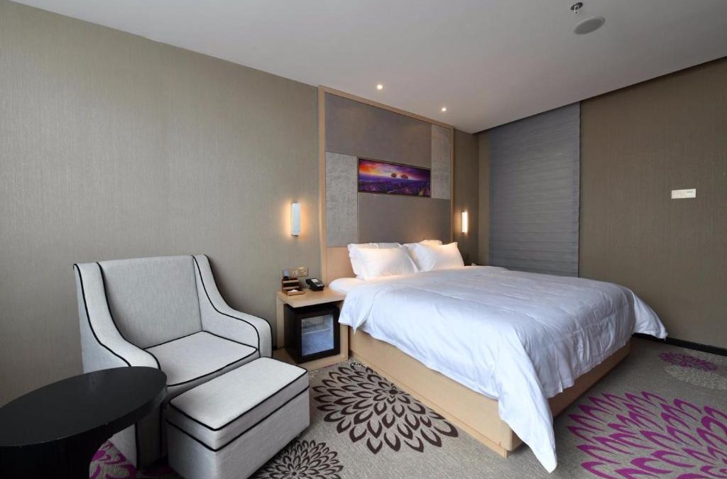 Huiyang Hotel | Lavande Hotel Huizhou High-speed Railway South Station Wanlian Square