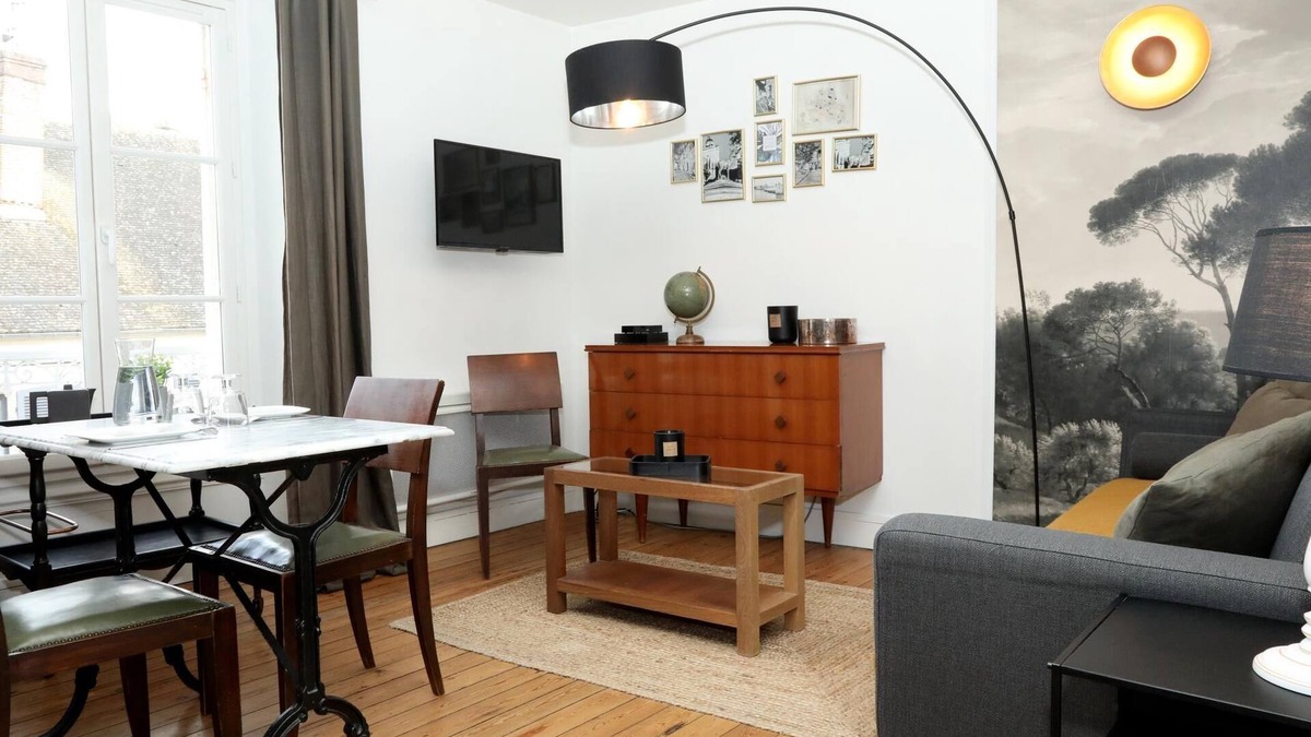 Senlis Apartment | Lavarande Suite In the Heart of Senlis