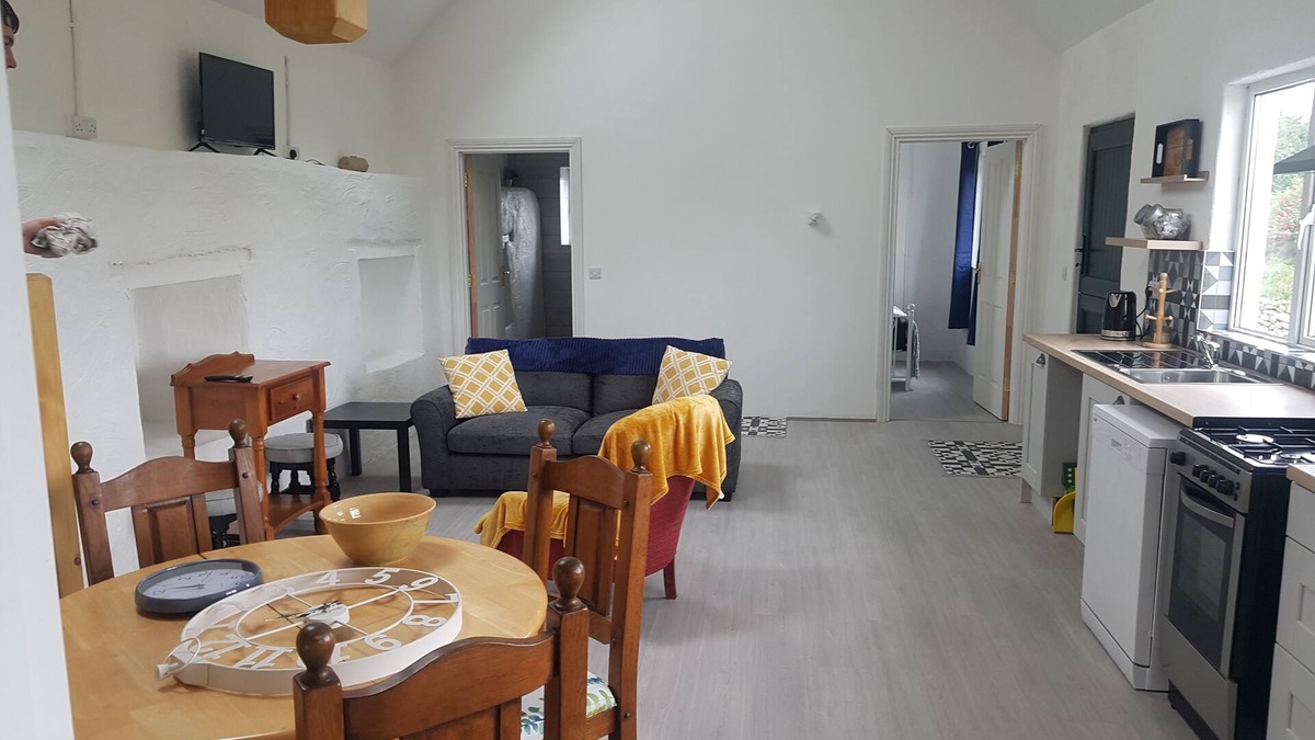 Ballyduff Cottage | Lavender Wild Atlantic Way 200 year old cottage all welcome group accomodation