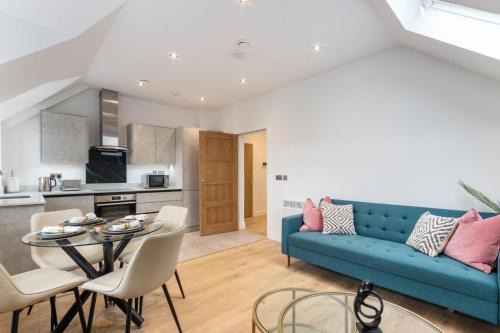 Leatherhead Apartment | Lavish 2-Bedroom Apartment by E2M, Leatherhead