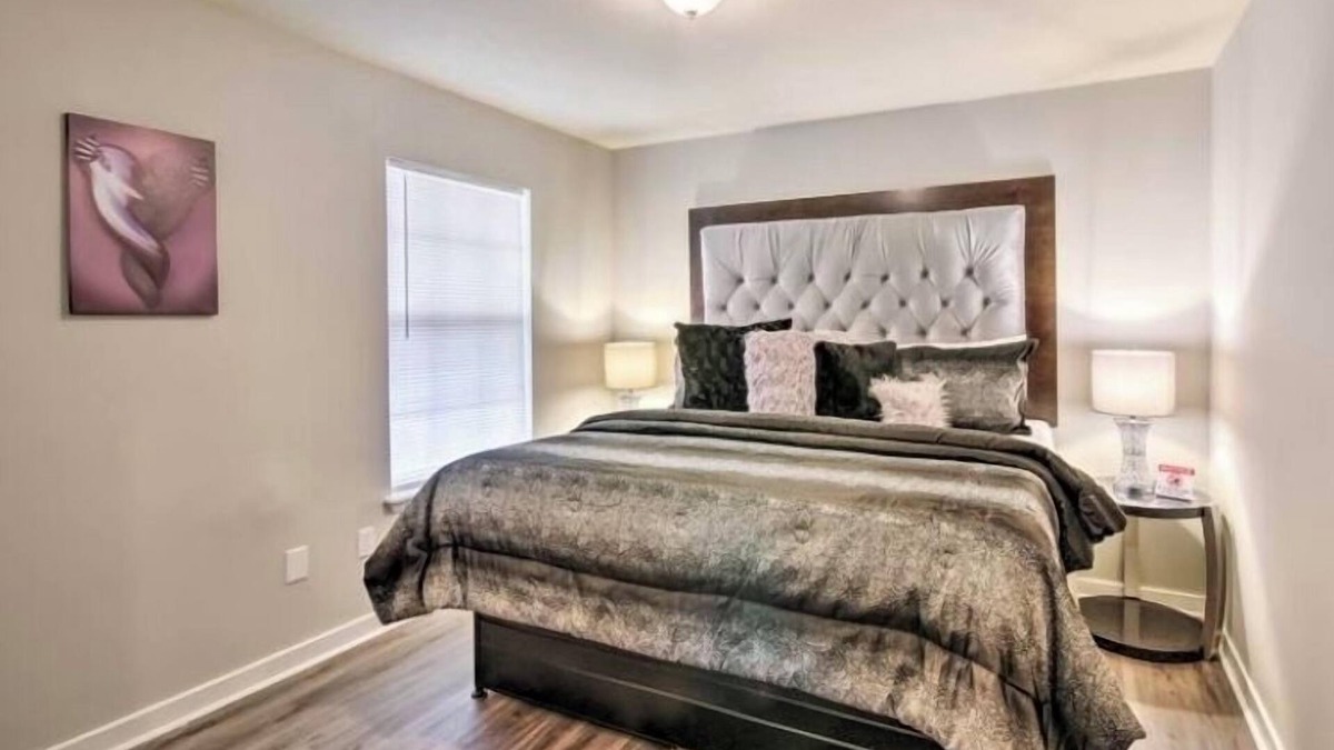 Jackson Apartment | Lavish 2 Bedroom South Jackson Corporate Getaway