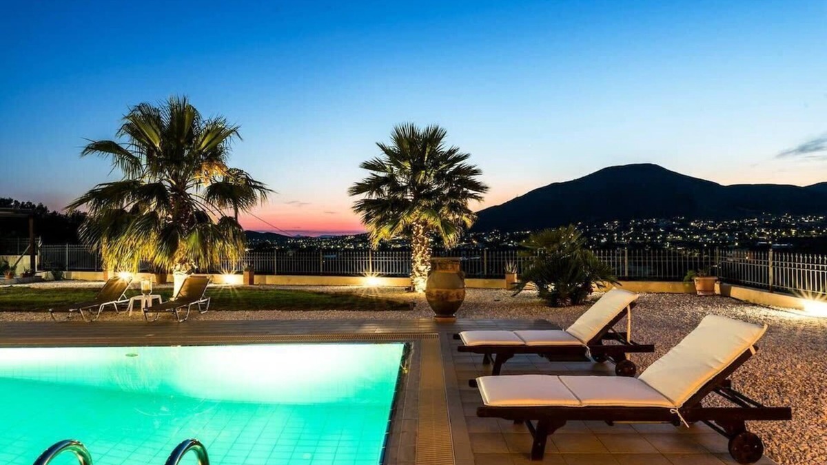 Palaia Fokaia Villa | Lavish Athens Pool Villa - Indulge in Luxury
