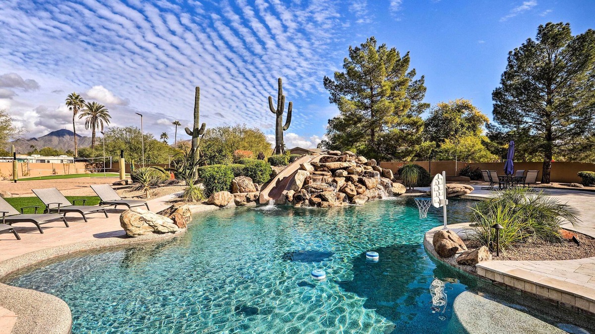 Cactus Acres House | Lavish Estate w/Sports Court & Home Theater!