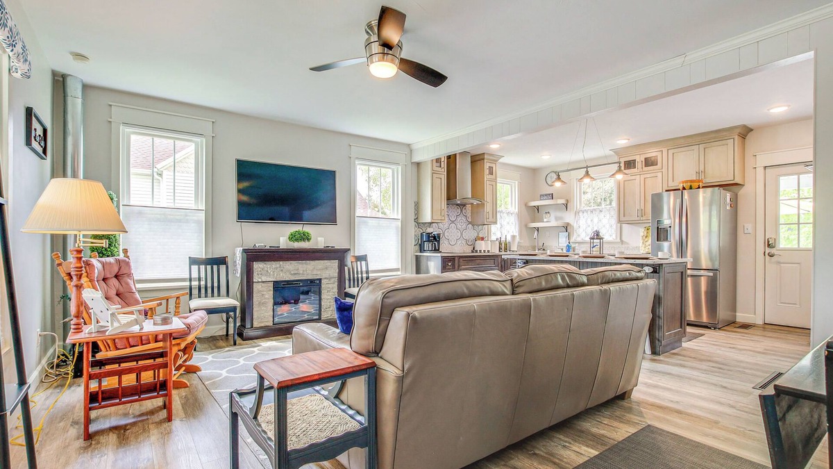Green Lake House | Lavish House w/Patio - 2 Blocks to Green Lake!