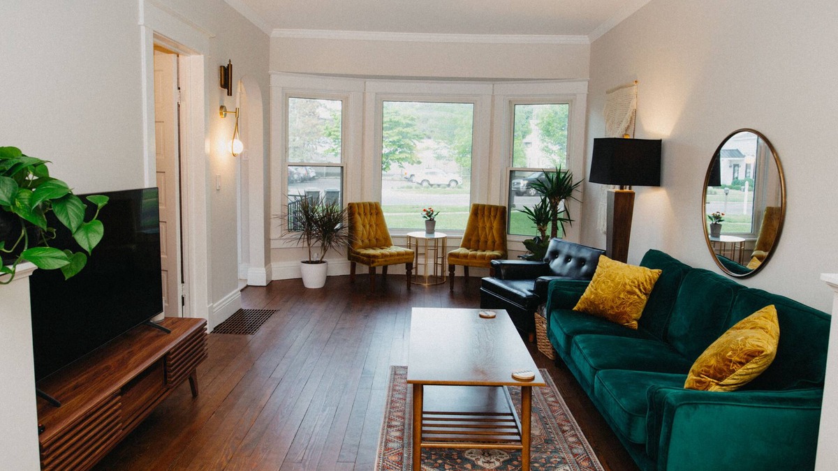 Stevensville House | Lavish Lakeside Historic Home Downtown Stevensville- Beach/Wine/Wedding Country