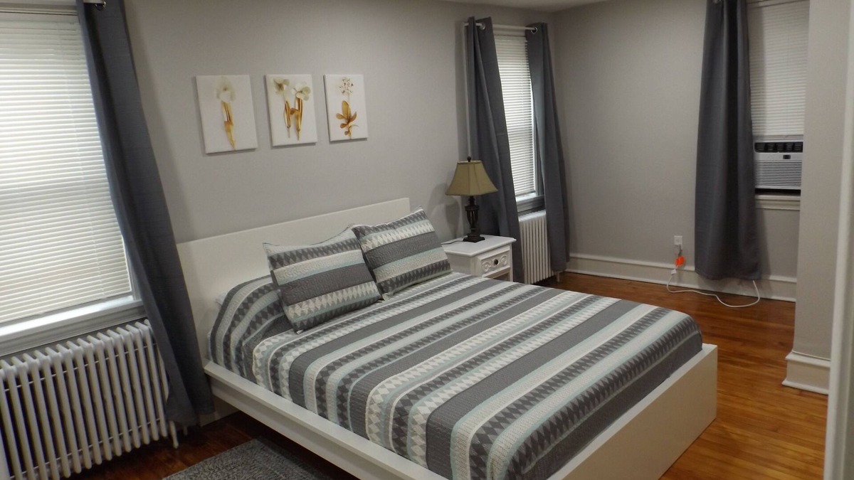 Foxcroft Square Apartment | Lawndale Philly Cozy & Renovated 2 Beds 1 Bath