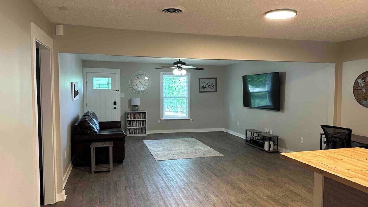 Murfreesboro House | Lawrence Oaks Residence
