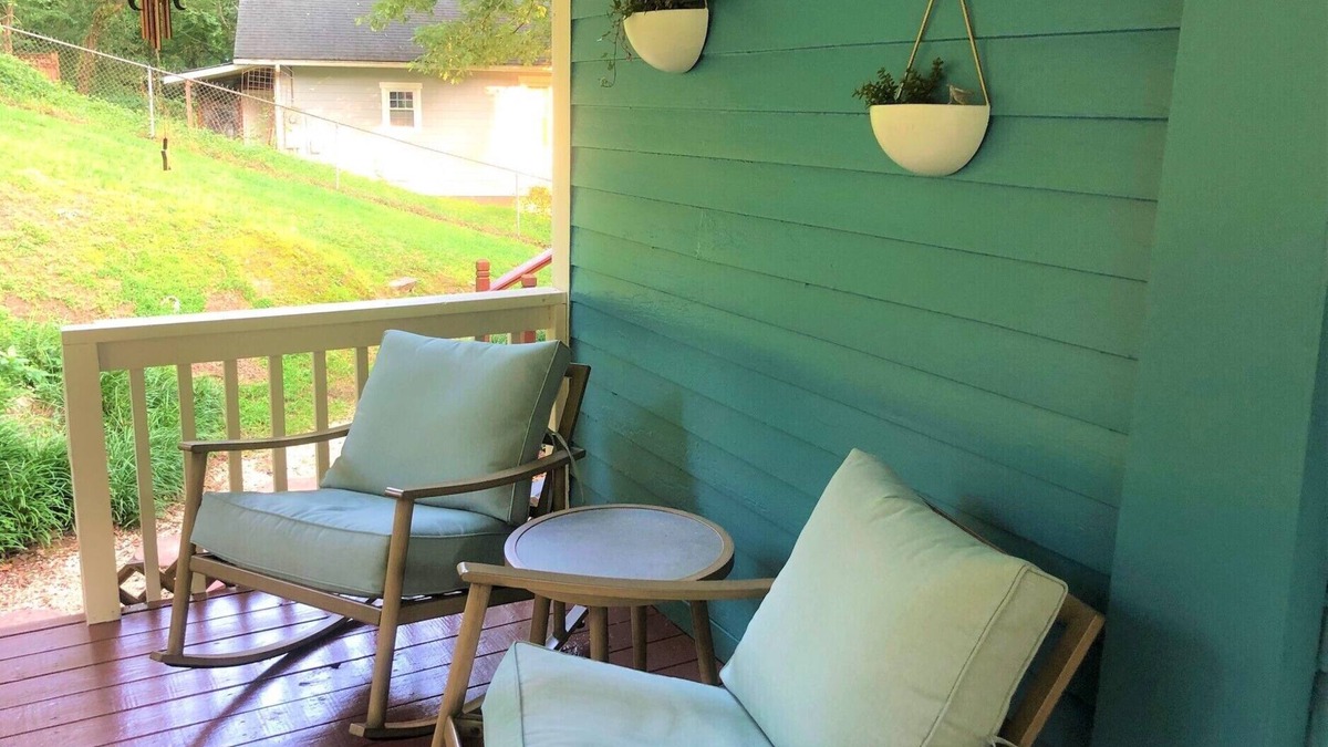 Oakley House | Laze Daze Hideaway Comfortable 2-Bedroom Bungalow