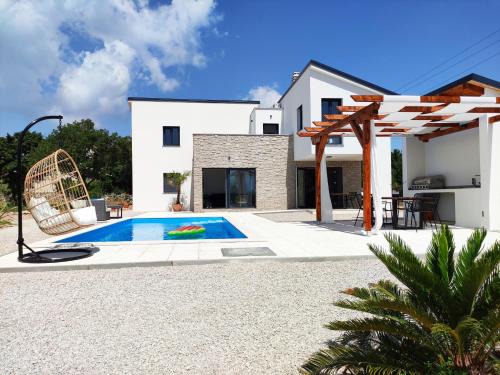 Garica Villa | Lazy 8 Villa