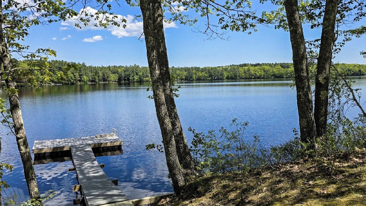 Nobleboro House | LAZY ACRES COTTAGE | LAKEFRONT | 2 Bed, 1 Bath