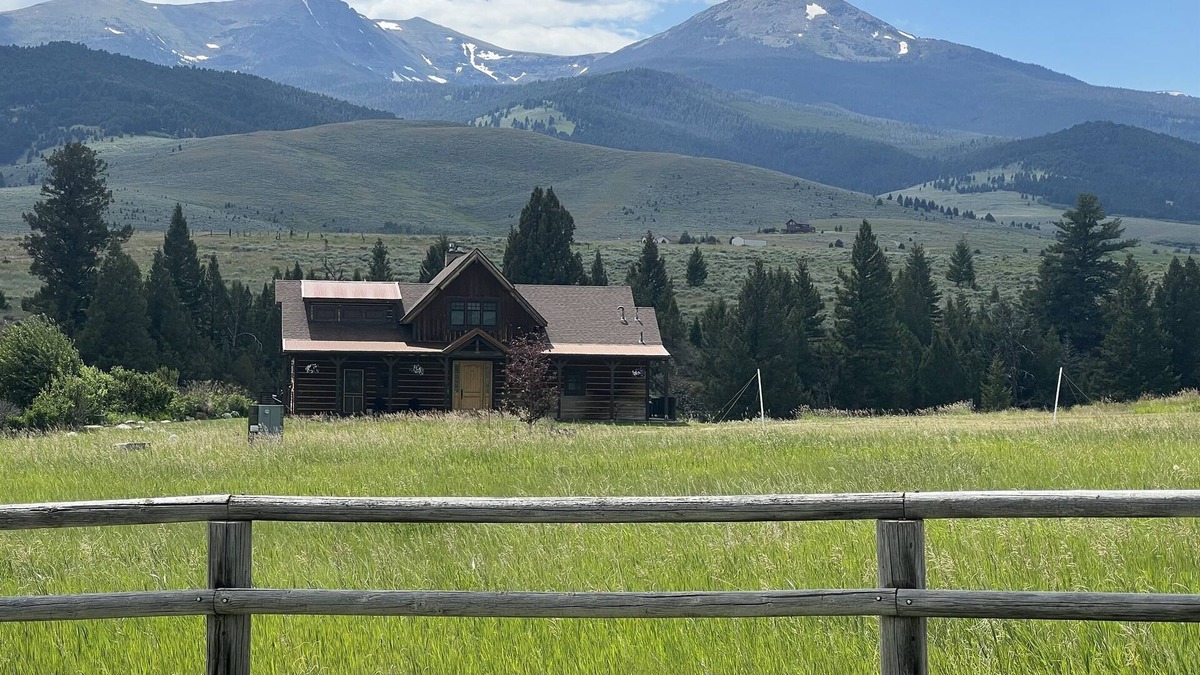 North Meadow Creek House | Lazy Ass Ranch in North Meadow Creek