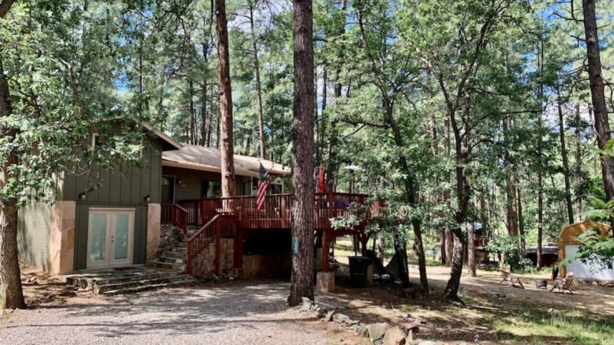 Groom Creek Cabin | Lazy Bear Cabin- BBQ* FirePit* Goldwater Lake*