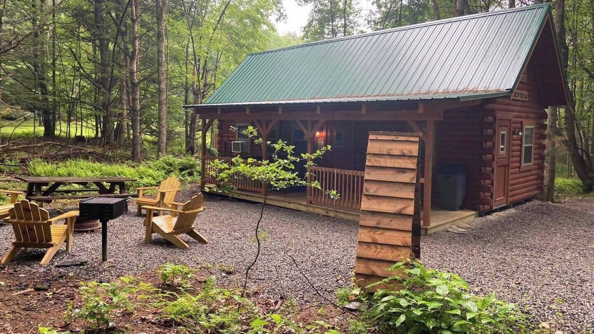 Leeper Cabin | Lazy Bear Log Cabin near Cook Forest State Park