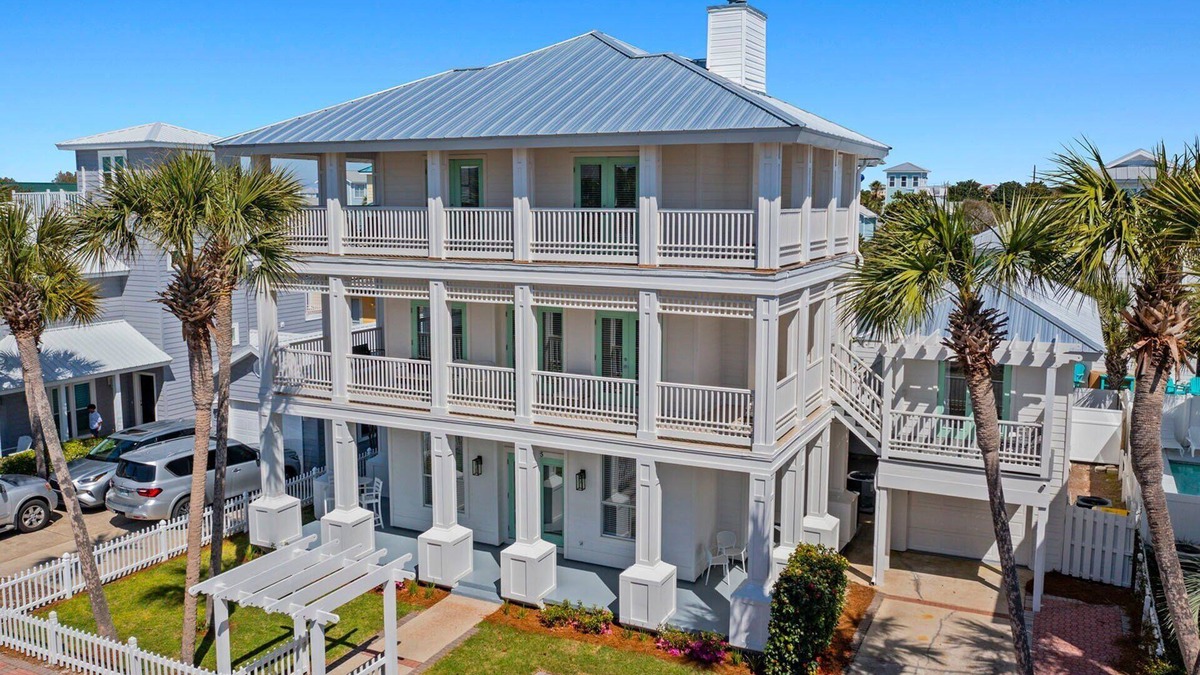 Crystal Shores House | Lazy Bones - Vacation Home Near the Beach with Private Pool & Golf Cart
