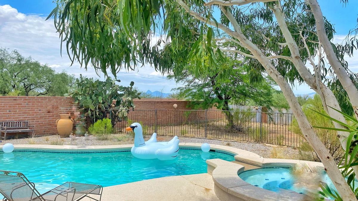 Diamond Bell Ranch House | LAZY H BAR RANCH ESTATE, 3/2, AC, Pool, Hot Tub, BBQ, Horses and Dogs Welcome!