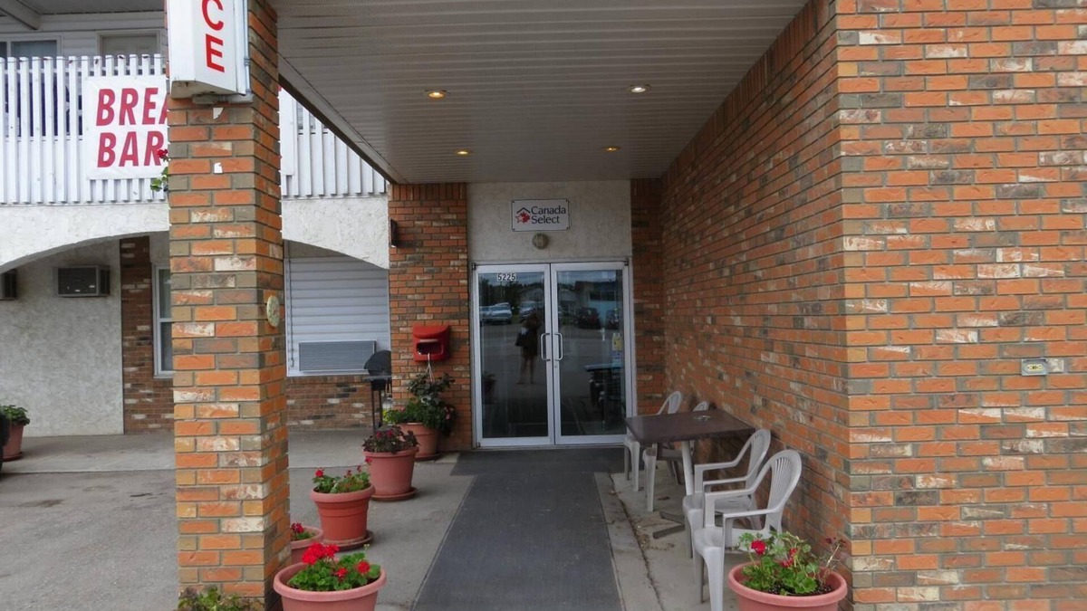 Claresholm Hotel | Lazy J Motel