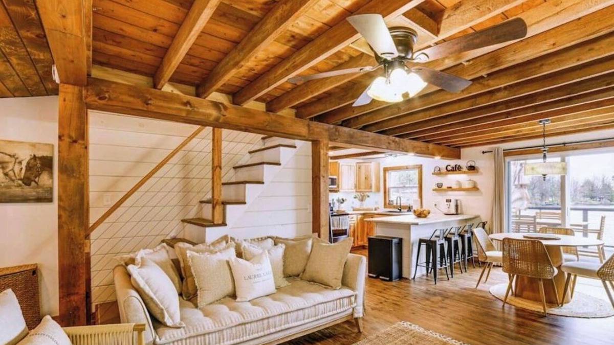 Deposit House | Lazy Lake House. A Superior 3-bedroom Catskills Waterfront Retreat.