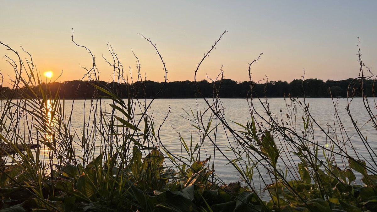 Fall River Cabin | Lazy Lake Retreat 3 bed 2 bath. Includes sauna, kayaks, paddle boards, hot tub.