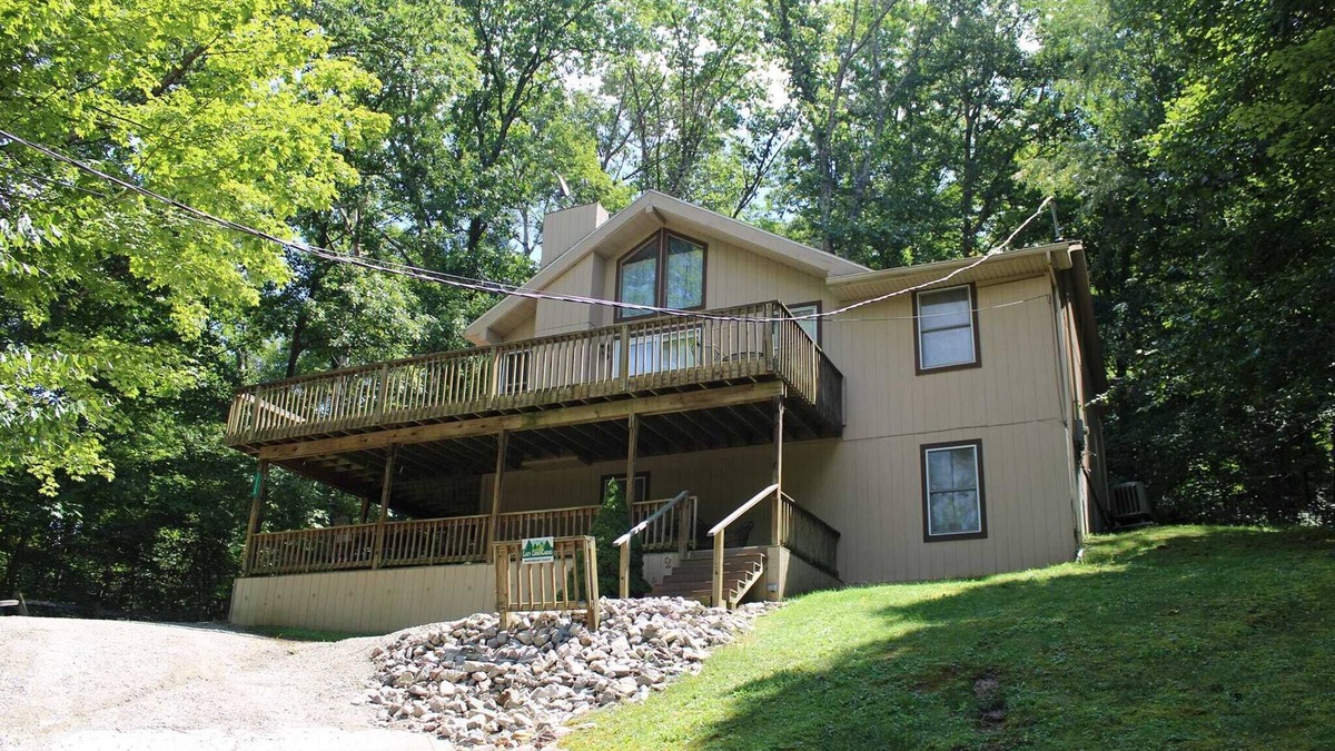Logan Cabin | Lazy Lane Cabins - Moonbeam
