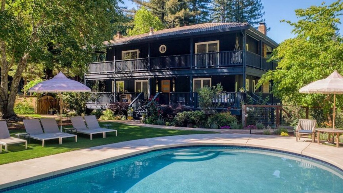 Guerneville House | Lazy Lightning Lodge- 20 acres, pool, spa, dntwn GV