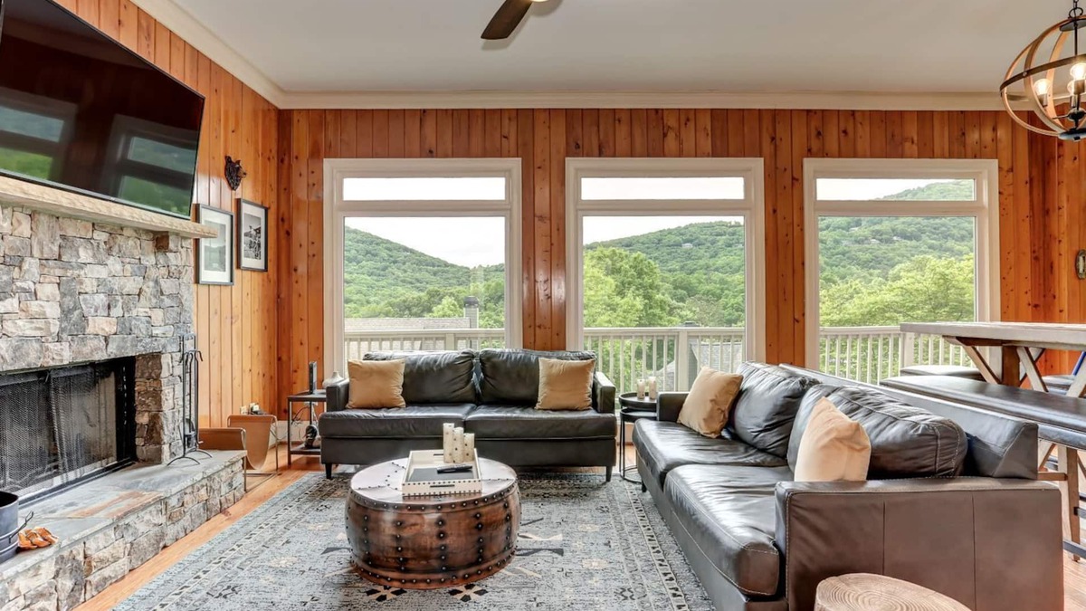 Big Canoe House | Lazy Lodge - Golf Course Views & a Hot tub!