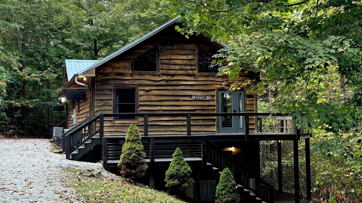 Gnaw Bone Cabin | "Lazy Lodge" Suite - Rustic Retreat Cabin w/sauna & fire pit