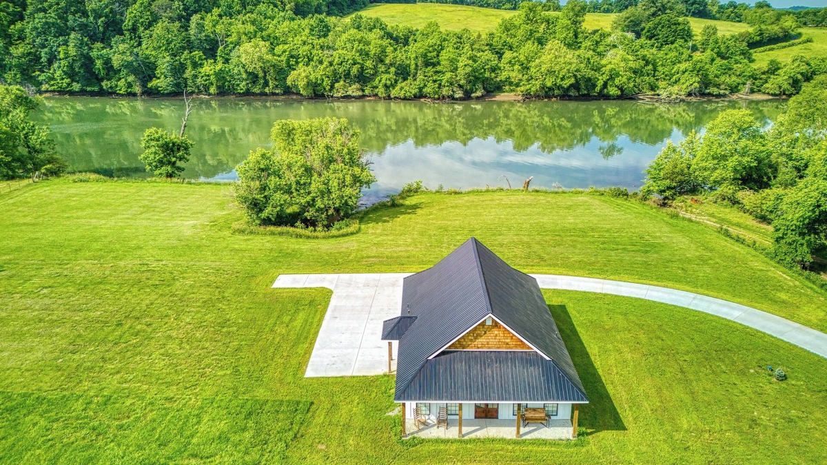 Kodak Cabin | Lazy River Cabin, Hot Tub, $685 in FREE Attraction tickets each paid day!
