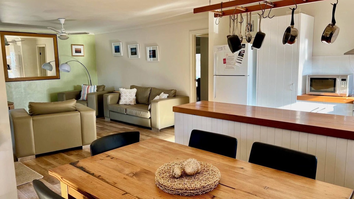 Waterhouse Villa | Lazy Sails Starboard - Pets welcome outside, WiFi