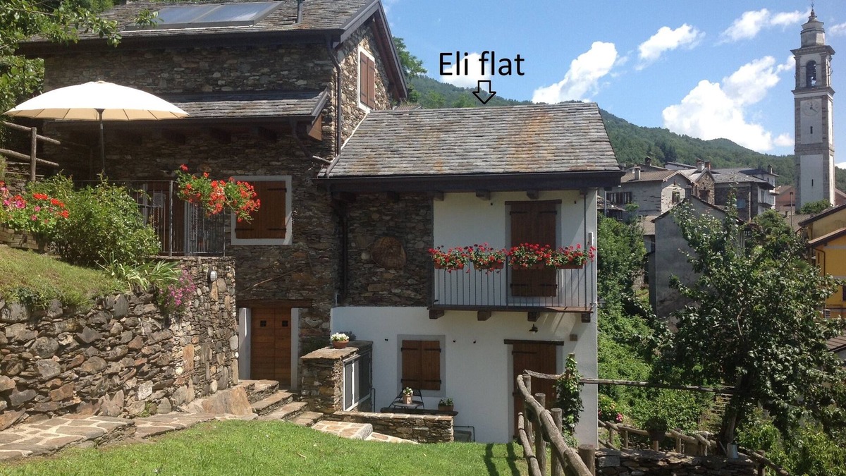 Comero House | Le 2 formiche - Eli: rustic with terrace and garden