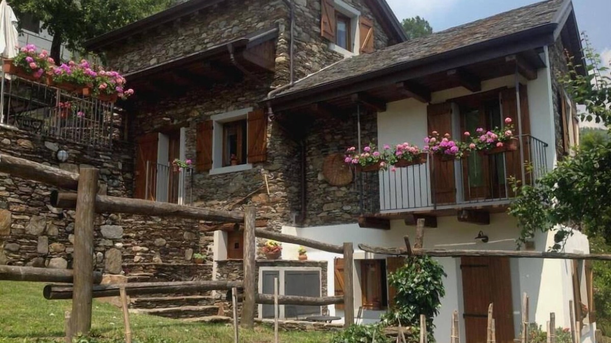 Comero Cottage | Le 2 formiche (Lauri): rustic cottage with terrace and garden