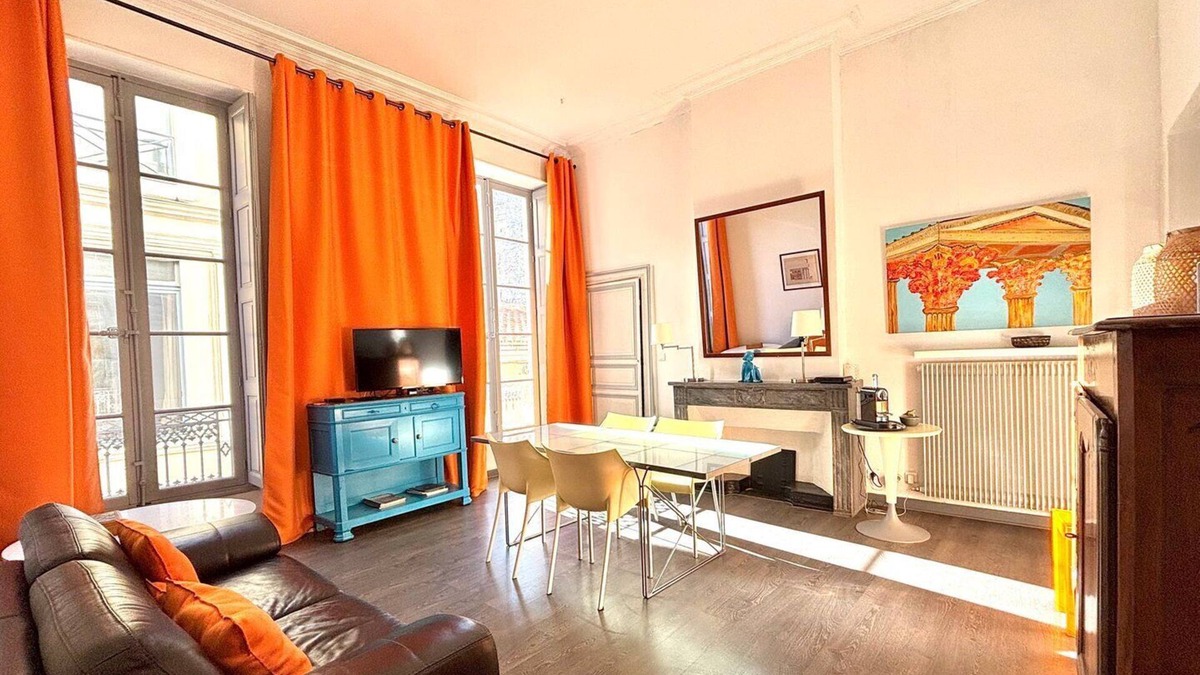 Nimes City Centre Apartment | Le 22, T3 center Nîmes Maison Carrée, 2 bedrooms