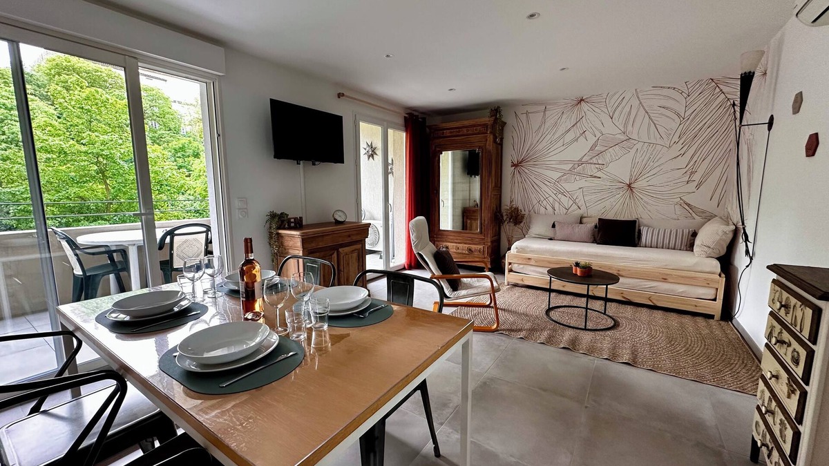 La Roque-d'Antheron Condo | Le 27 Grimaldi, quiet 50m2 one-bedroom apartment 5 minutes from the Piano Festival