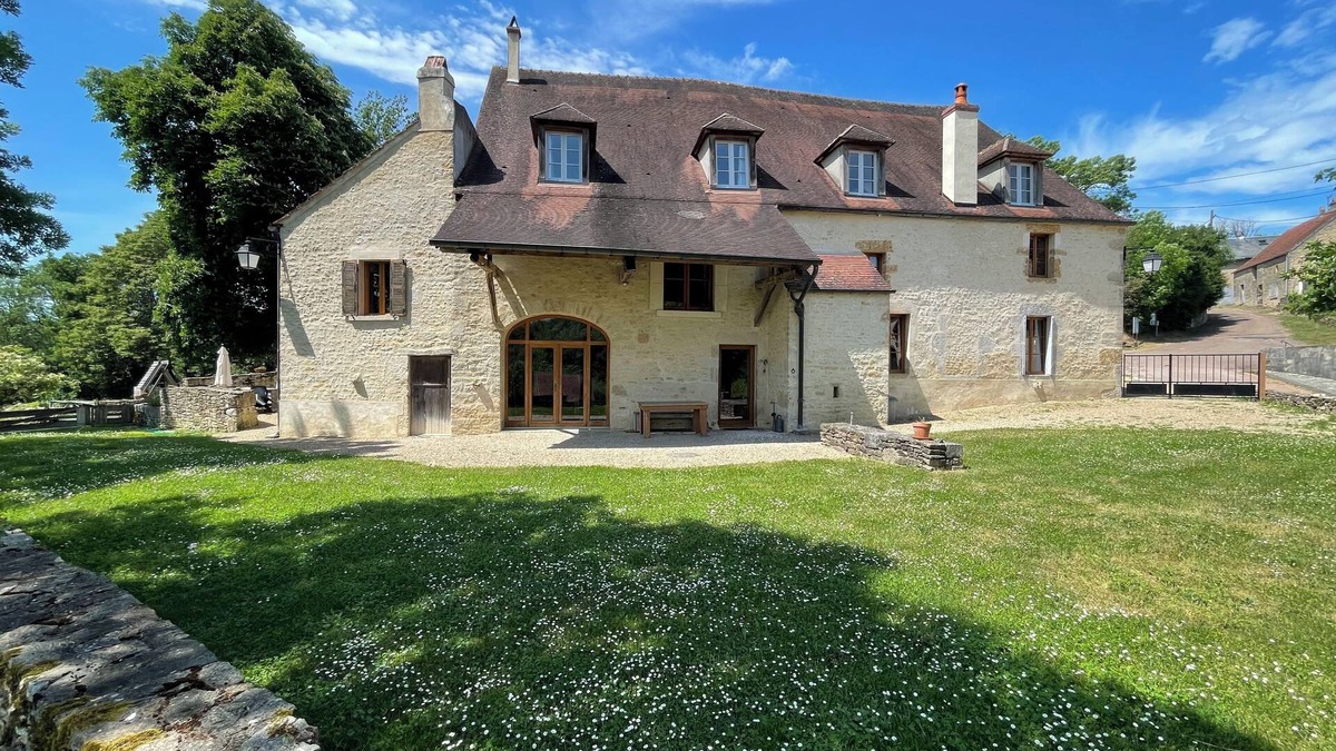 Fontenay-pres-Vezelay Other | Le Balcon du Morvan. Quiet rural farm with stunning view. Close to Vezelay.