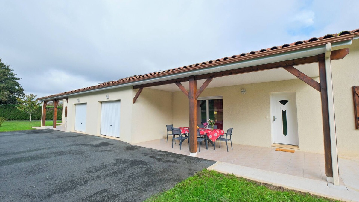 Savignac-les-Eglises House | Le Barradis – Single-storey house with air conditioning and shared pool in Savignac-les-Églises