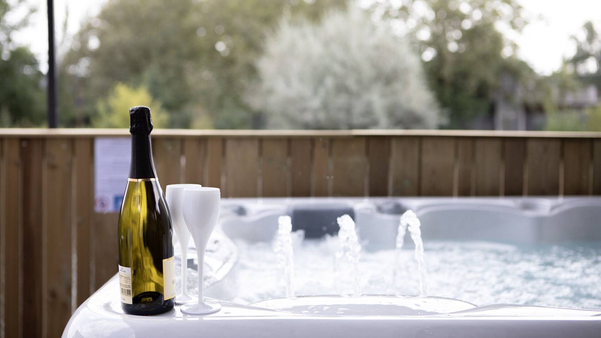 Esplanade Boat Rental | Le Blé Jacuzzi - La péniche de Fabrice