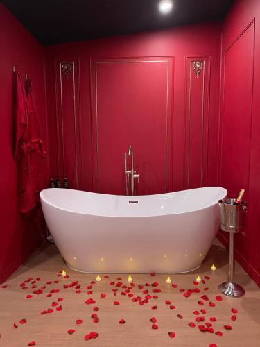 La Ferte-Gaucher House | Le boudoir rouge - Loveroom luxueuse pour couples